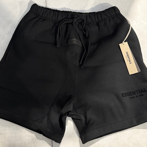 FEAR OF GOD ESSENTIALS SWEATSHORT IN BLACK - S - Picture 3 of 9